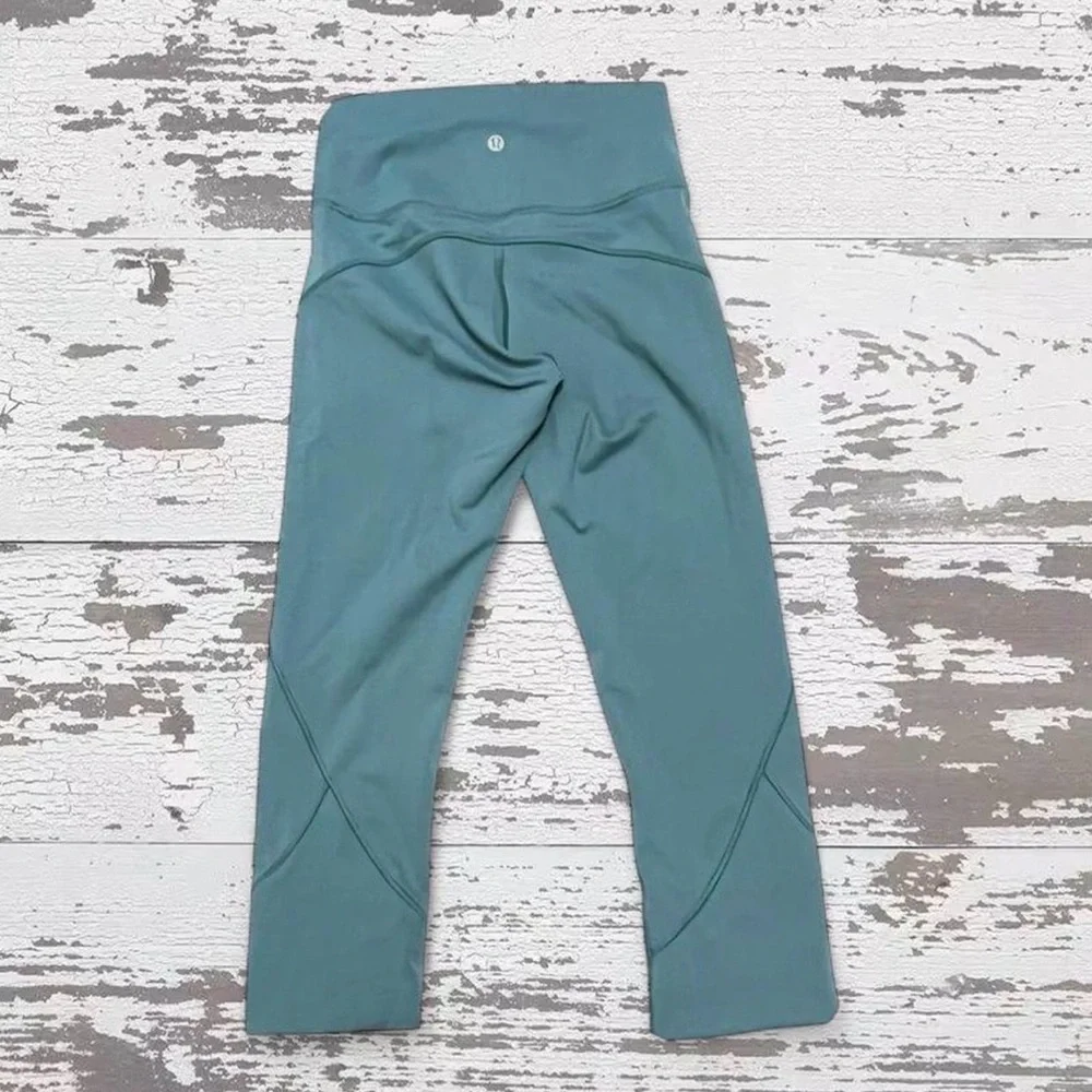 Lululemon In Movement Crop Leggings Pacific‎ Breeze Size 8
